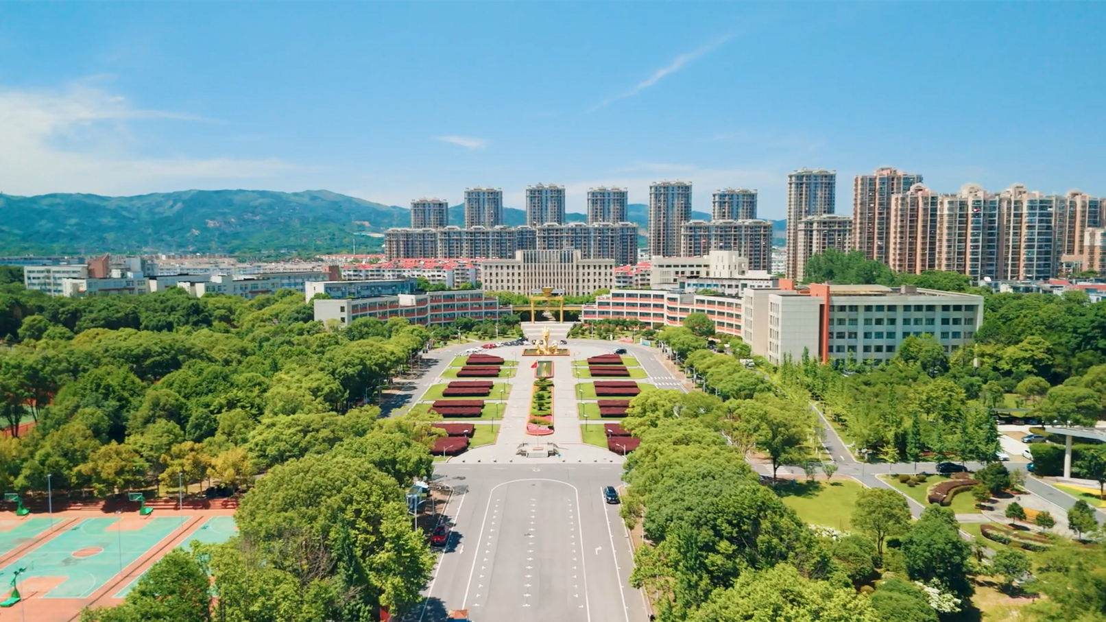 神龙广场全景.jpg